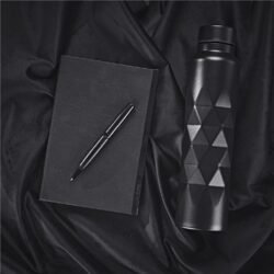 GF-AV-1311-B_LIFESTYLE-NO-LOGO_1024X1024 Alex Varga Jording Gift Set