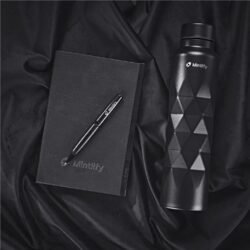 GF-AV-1311-B_LIFESTYLE_1024X1024 Alex Varga Jording Gift Set