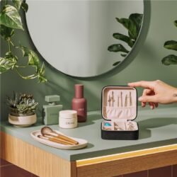 PC-EE-162-B_LIFESTYLE_AI-NO-LOGO_1024X1024 Eva & Elm Crystal Travel Jewellery Box